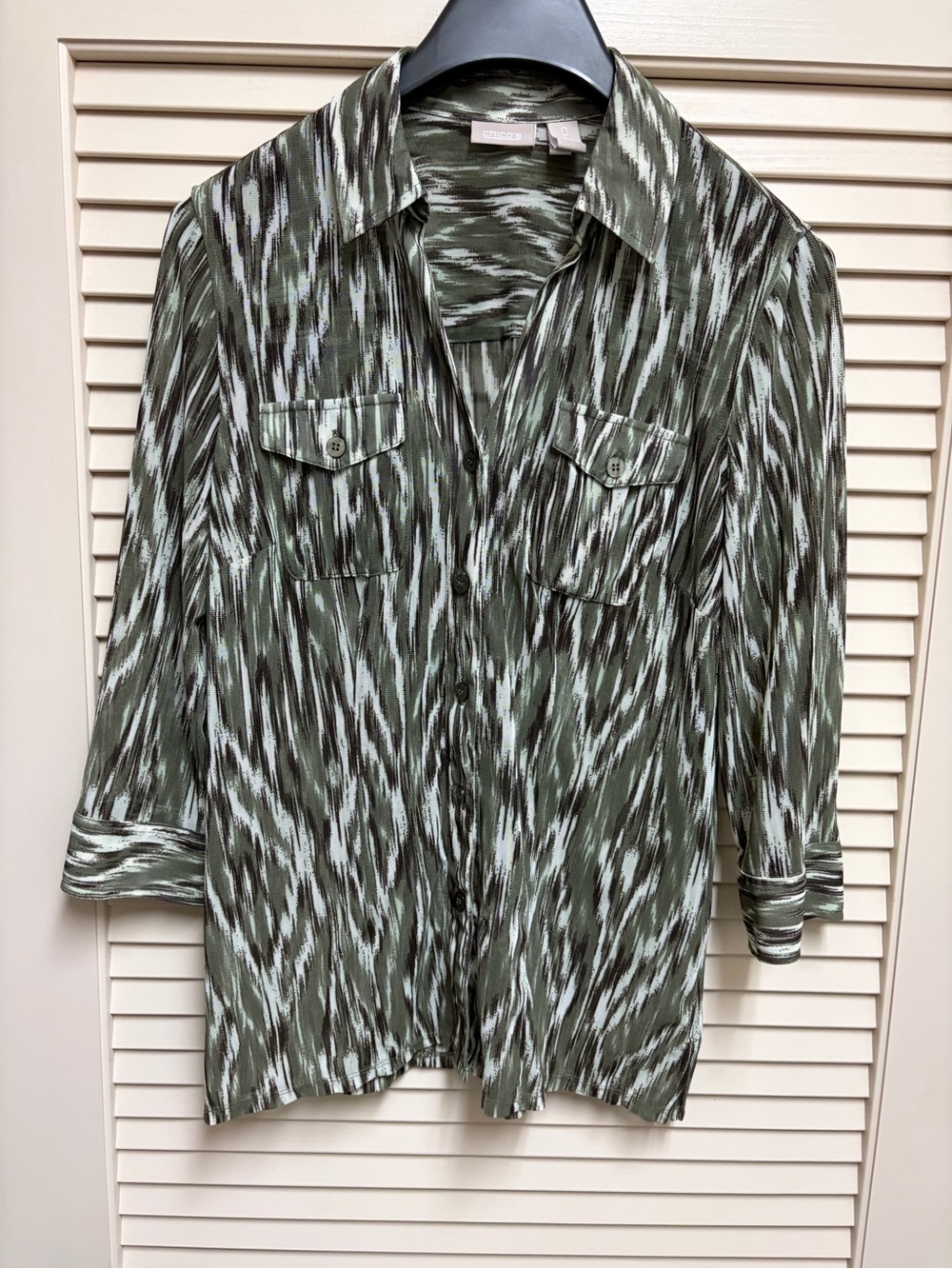Chico’s Abstract Ikat Blouse Size 0 Green Button Front Utility 3/4 Sleeve Sheer